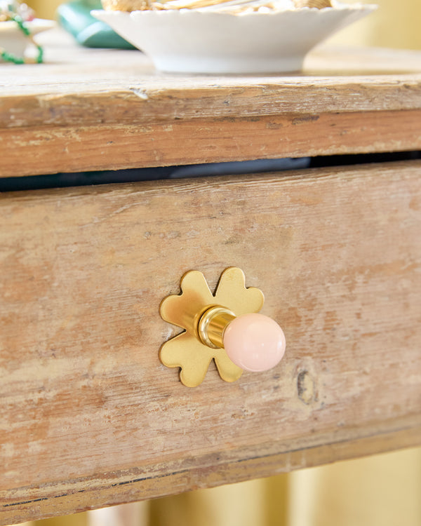 Clover Backplate, Aged Brass